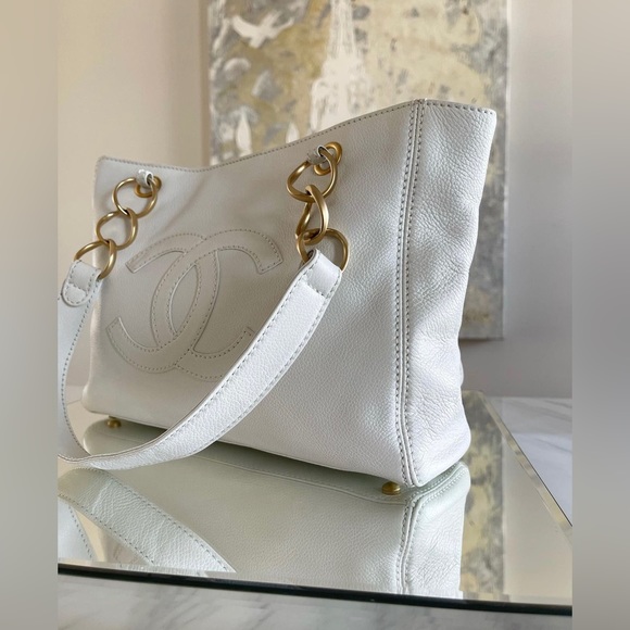 Chanel White Leather ‘CC’ Tote - Picture 2 of 6